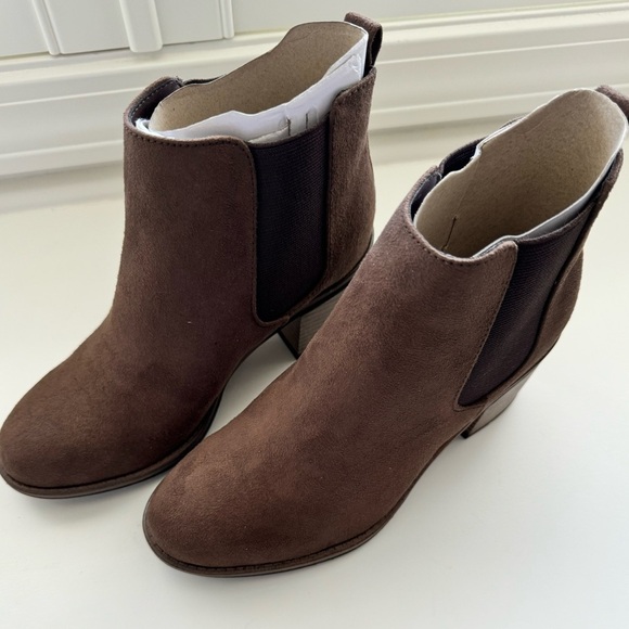 NIB WHITE MOUNTAIN‎ DESTINY BROWN SUEDE FABRIC WOMEN SHOES SIZE 5 - Picture 5 of 9